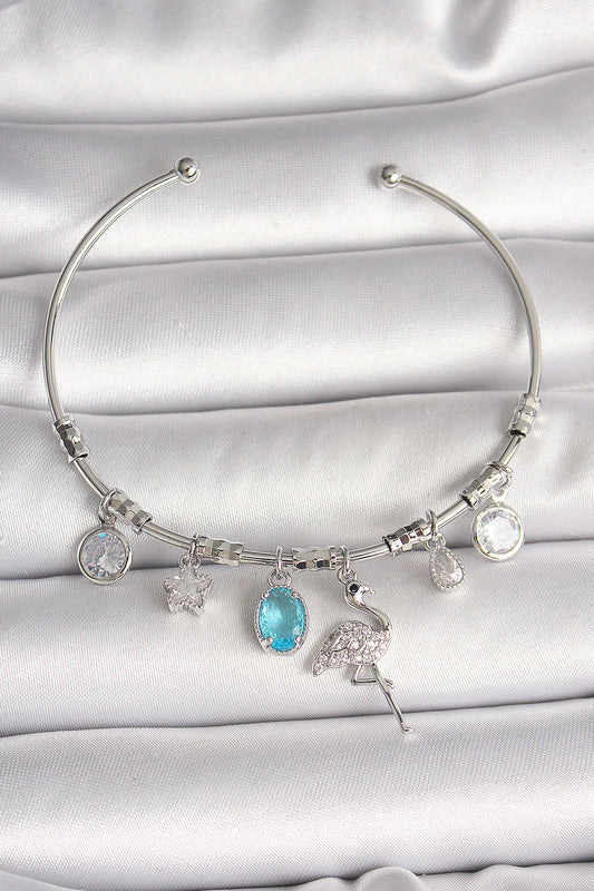 BB6903 - Pirinç Gümüş Renk Sallantı Zirkon Taşlı Filaminga Figür Charm Kadın Bileklik