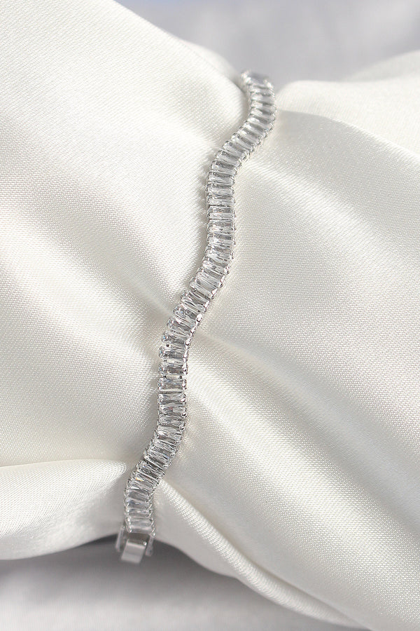 BB6925 - Pirinç Gümüş Renk Su Yolu Zirkon Taşlı Model Kadın Bileklik