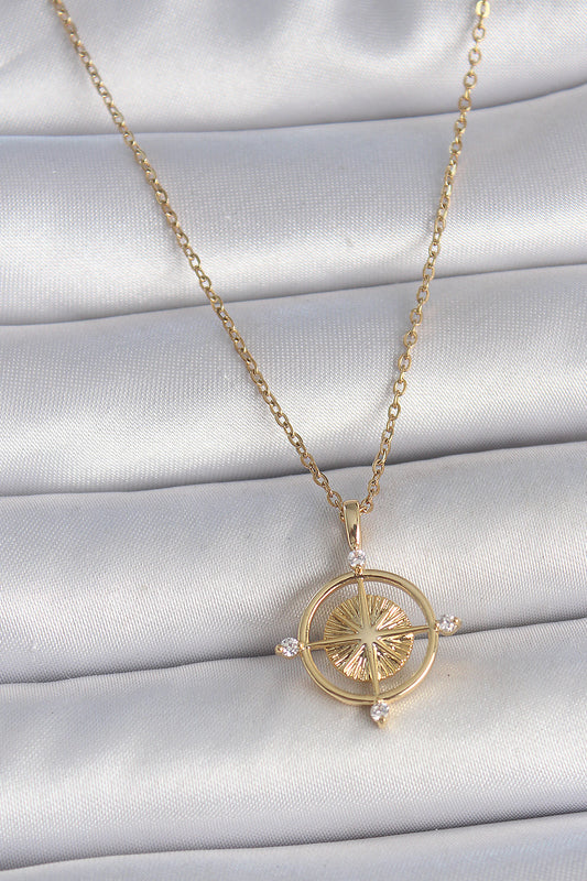 BKO10039 - 316L Çelik Gold Renk Zincir Zirkon Taşlı Pusula Model Kadın Kolye