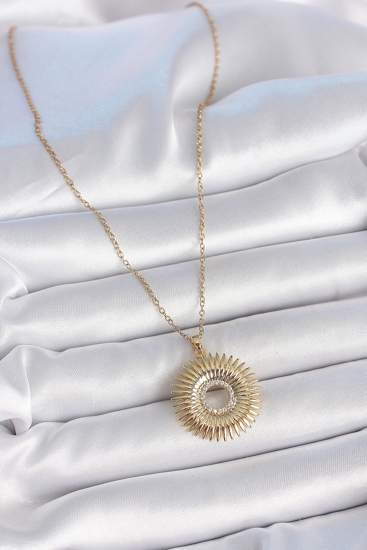 316L Çelik Gold Renk Zincir Zirkon Taşlı Nova Yıldız Model Kadın Kolye - BKO10047