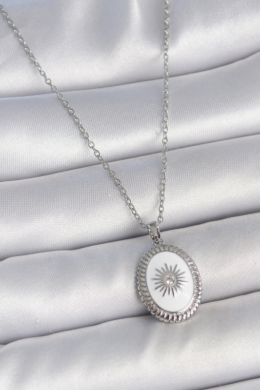 BKO10054 - 316L Çelik Gümüş Renk Beyaz Mineli Güneş İşlemeli Nazar Boncuk Detay Madalyon Model Kadın Kolye