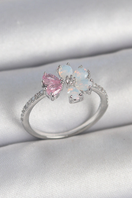 BYK3708 - Pirinç Gümüş Renk Beyaz Mineli Pembe Zirkon Taşlı Çiçek Model Kadın Yüzük