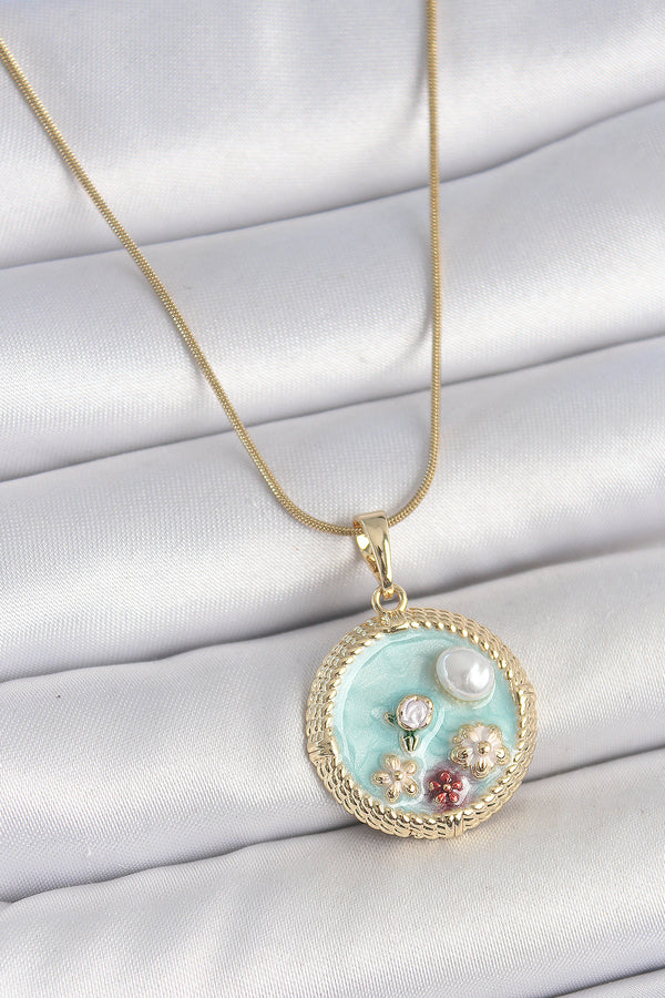 BKO10174 - 316L Çelik Gold Renk Zincir Mavi Mineli İnci Çiçek İşlemeli Zirkon Taş Detaylı Madalyon Model Kadın Kolye