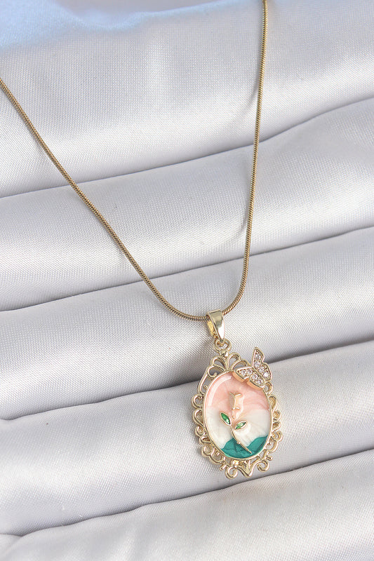 BKO10182 - 316L Çelik Gold Renk Zincir Mix Renk Çiçek İşlemeli Zirkon Taş Detaylı Portre Model Kadın Kolye