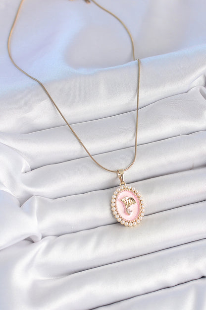 BKO10194 - 316L Çelik Gold Renk Zincir Pembe Mineli İncli Zirkon Taşlı Çiçek İşlemeli Portre Model Kadın Kolye