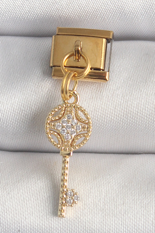BC1347 - 316L Çelik Gold Renk Sallantı Zirkon Taşlı Anahtar Model Nomination Charm