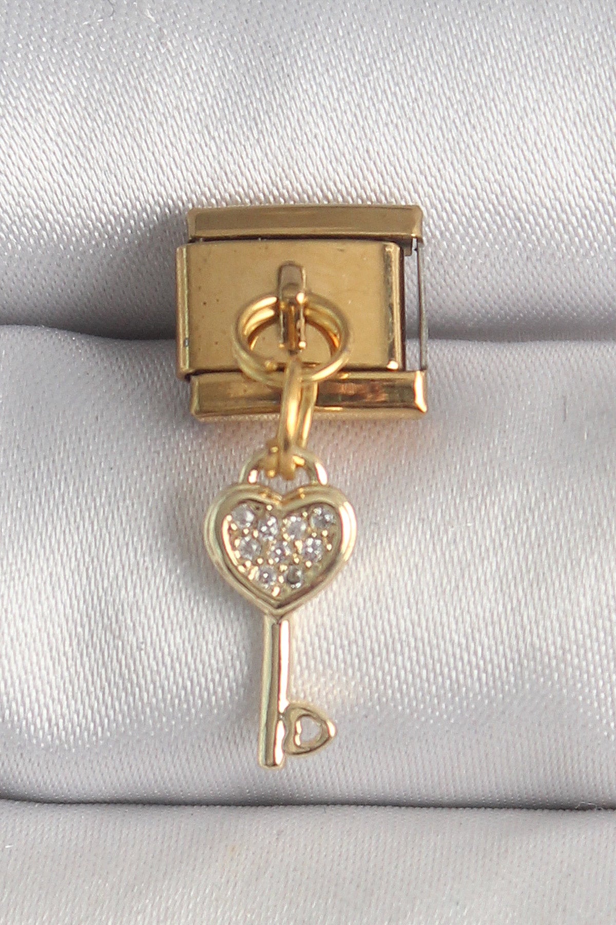 BC1371 - 316L Çelik Gold Renk Sallantı Zirkon Taşlı Kalpli Anahtar Model Nomination Charm