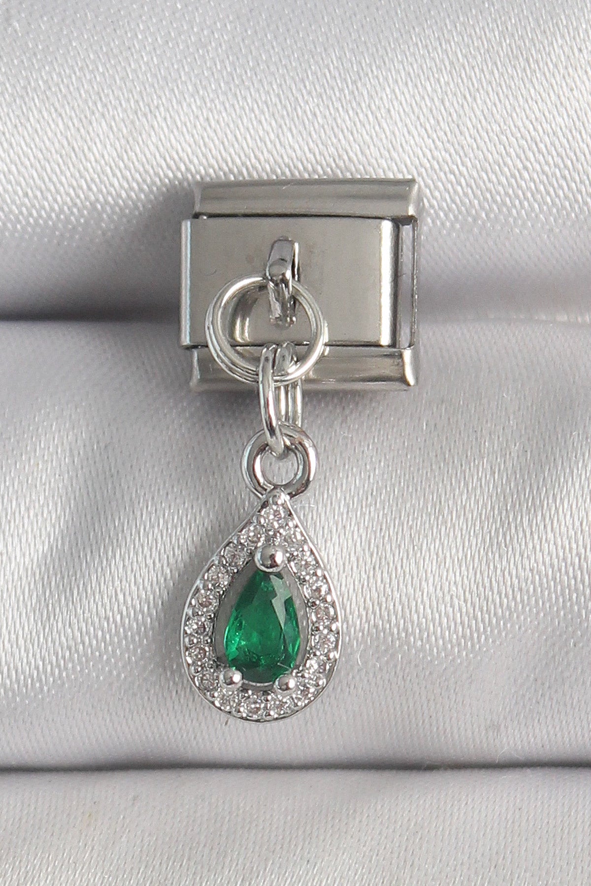 BC1383 - 316L Çelik Gümüş Renk Sallantı Yeşil Zirkon Taşlı Damla Model Nomination Charm