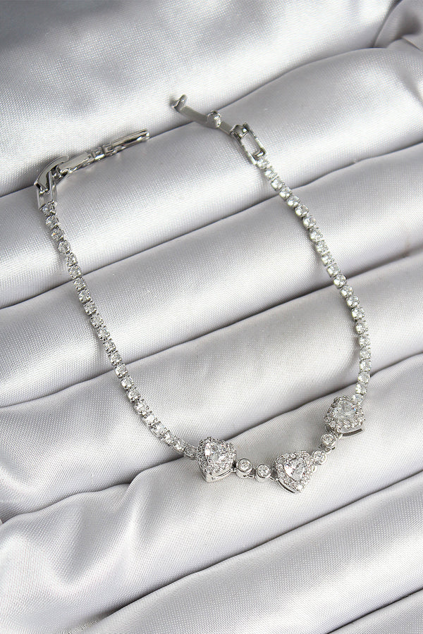 BB6980 - Pirinç Sıralı Kalp Figürlü Zirkon Taşlı Gümüş Renk Kadın Bileklik