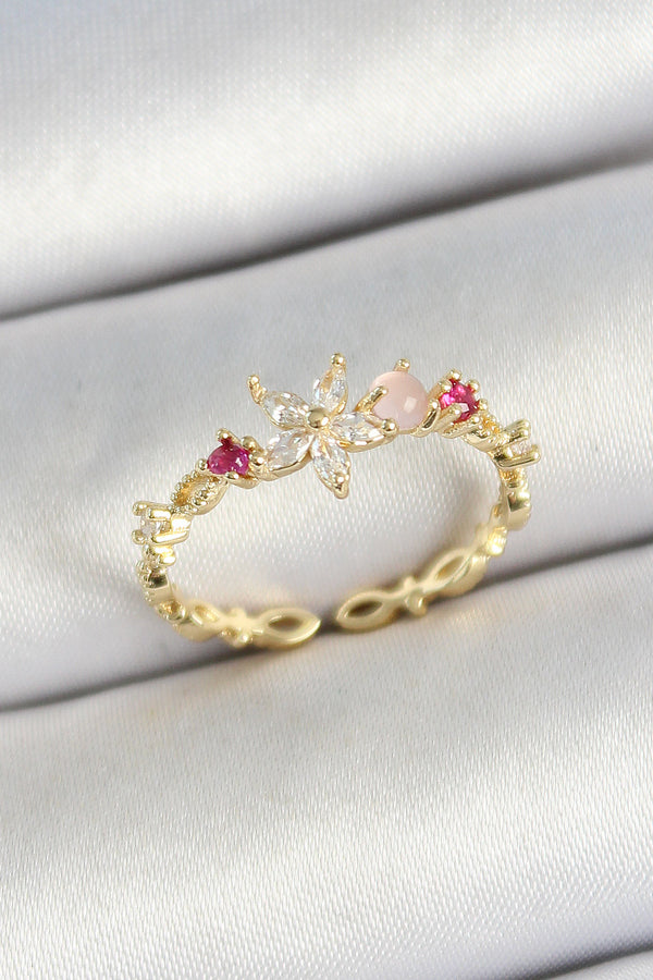 BYK3778 - Pirinç Papatya Figürlü Zirkon Taşlı Gold Renk Ayarlanabilir Kadın Yüzük