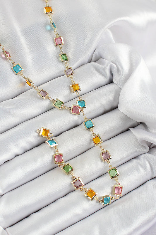 BKO10253 - Pirinç Asorti Kare Model Gold Renk Zirkon Taşlı Y Kolye