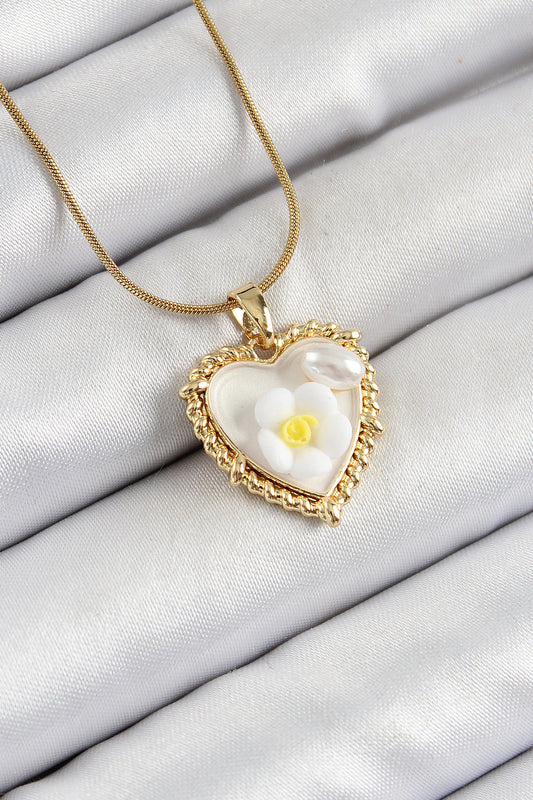 BKO10270 - 316L Çelik Zincir Beyaz Sanatsal Portre İnci Detaylı Papatya Figürlü Kalp Model Gold Renk Kadın Kolye