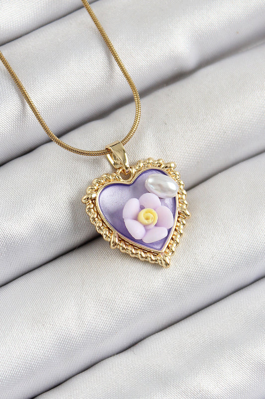 BKO10272 - 316L Çelik Zincir Mor Sanatsal Portre İnci Detaylı Papatya Figürlü Kalp Model Gold Renk Kadın Kolye