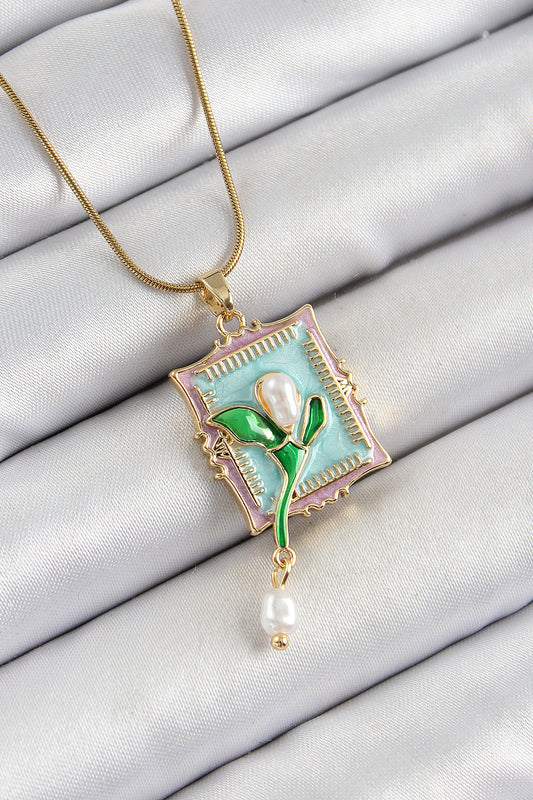 BKO10280 - 316L Çelik Zincir Turkuaz Sanatsal Portre Sallantılı İnci Detaylı Lale Model Gold Renk Kadın Kolye