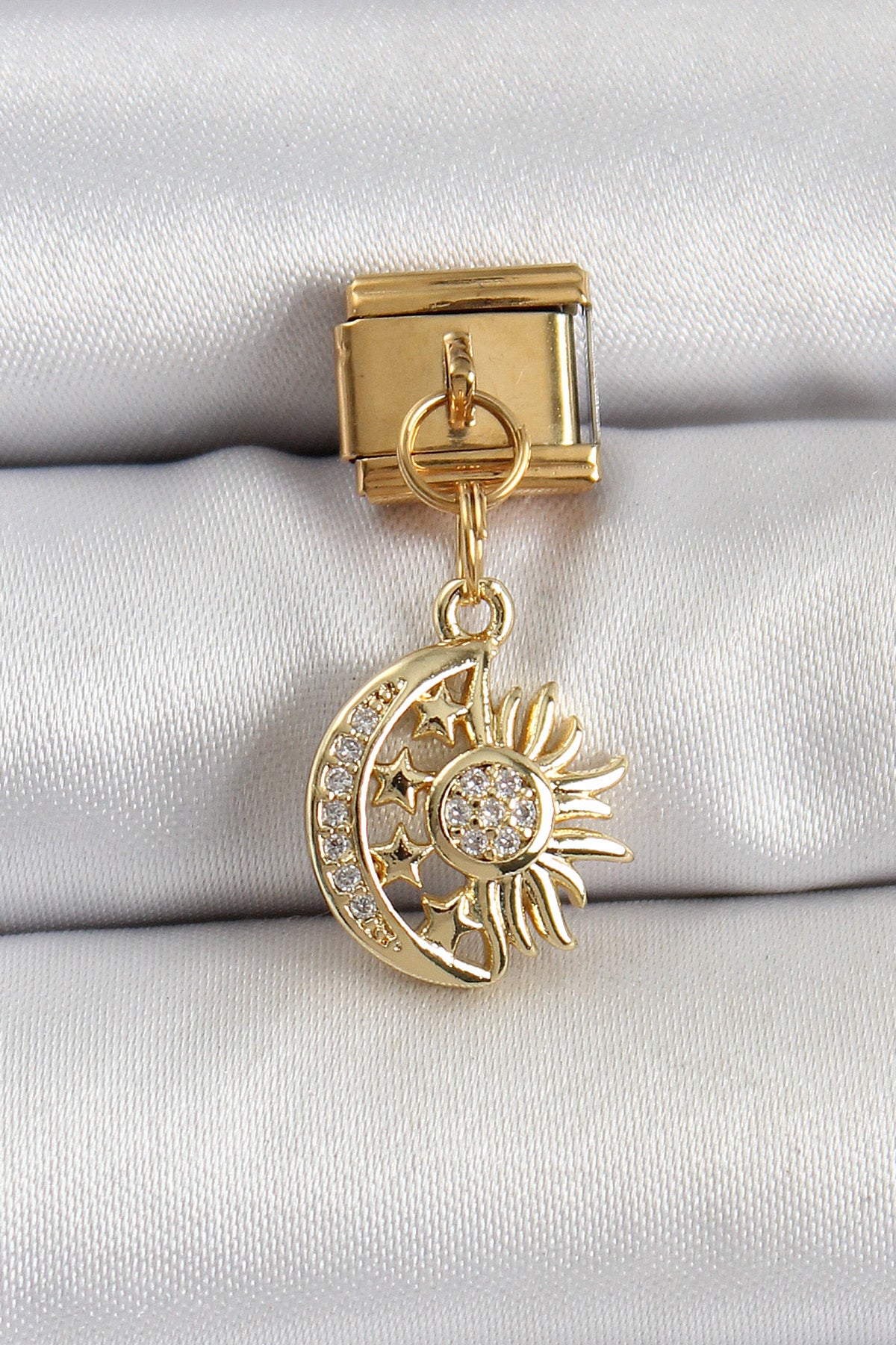 BC1411 - 316L Çelik Sallantılı Zirkon Taşlı Ay Ve Güneş Model Gold Renk Nomination Charm