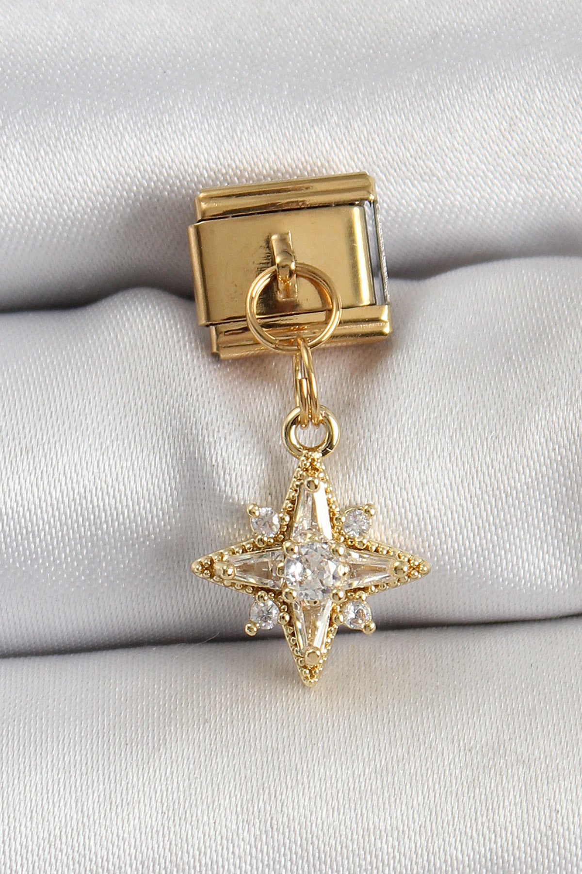 BC1420 - 316L Çelik Sallantılı Zirkon Taşlı Kutup Yıldızı Model Gold Renk Nomination Charm
