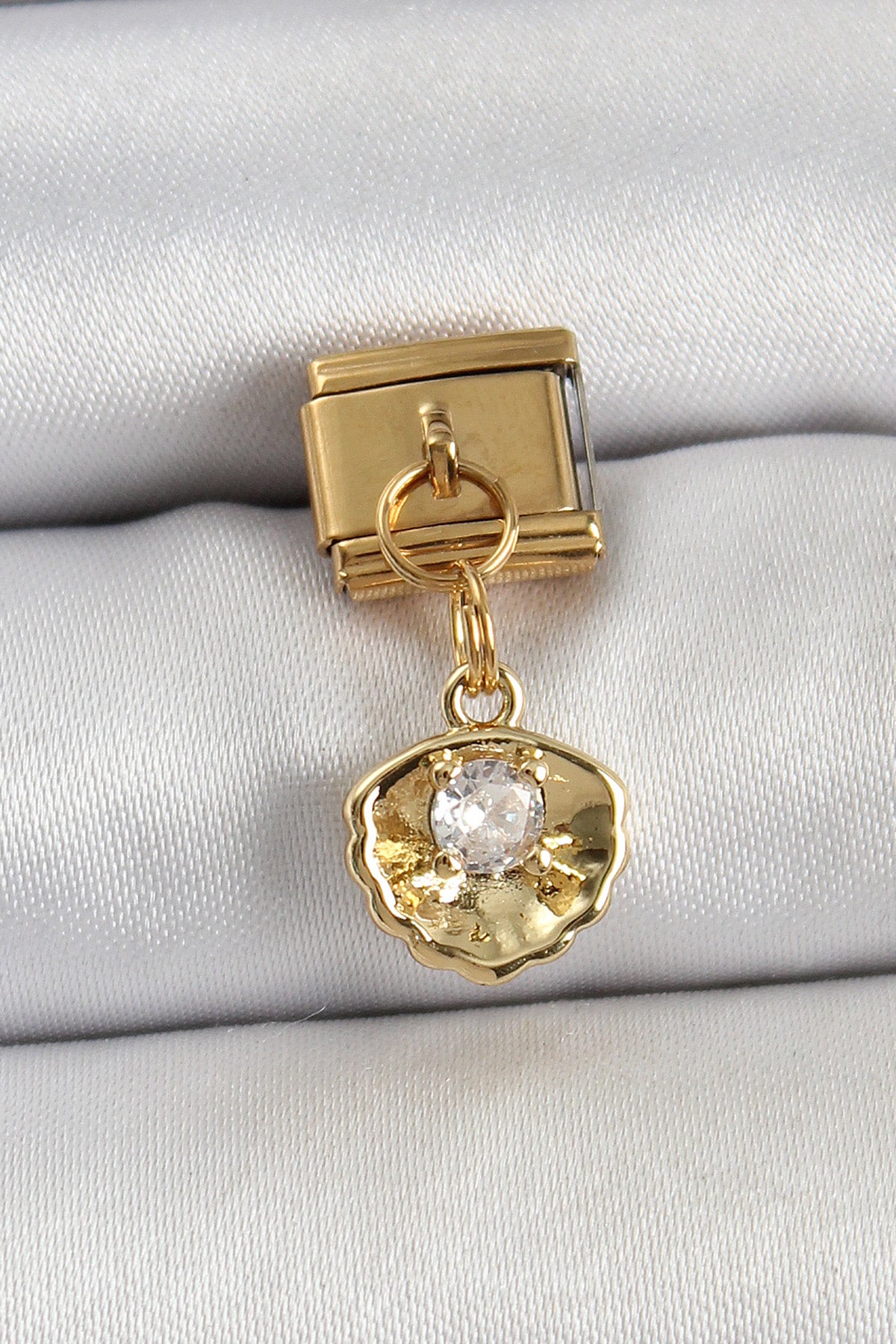 316L Çelik Sallantılı Zirkon Taşlı İstiridye Model Gold Renk Nomination Charm - BC1426