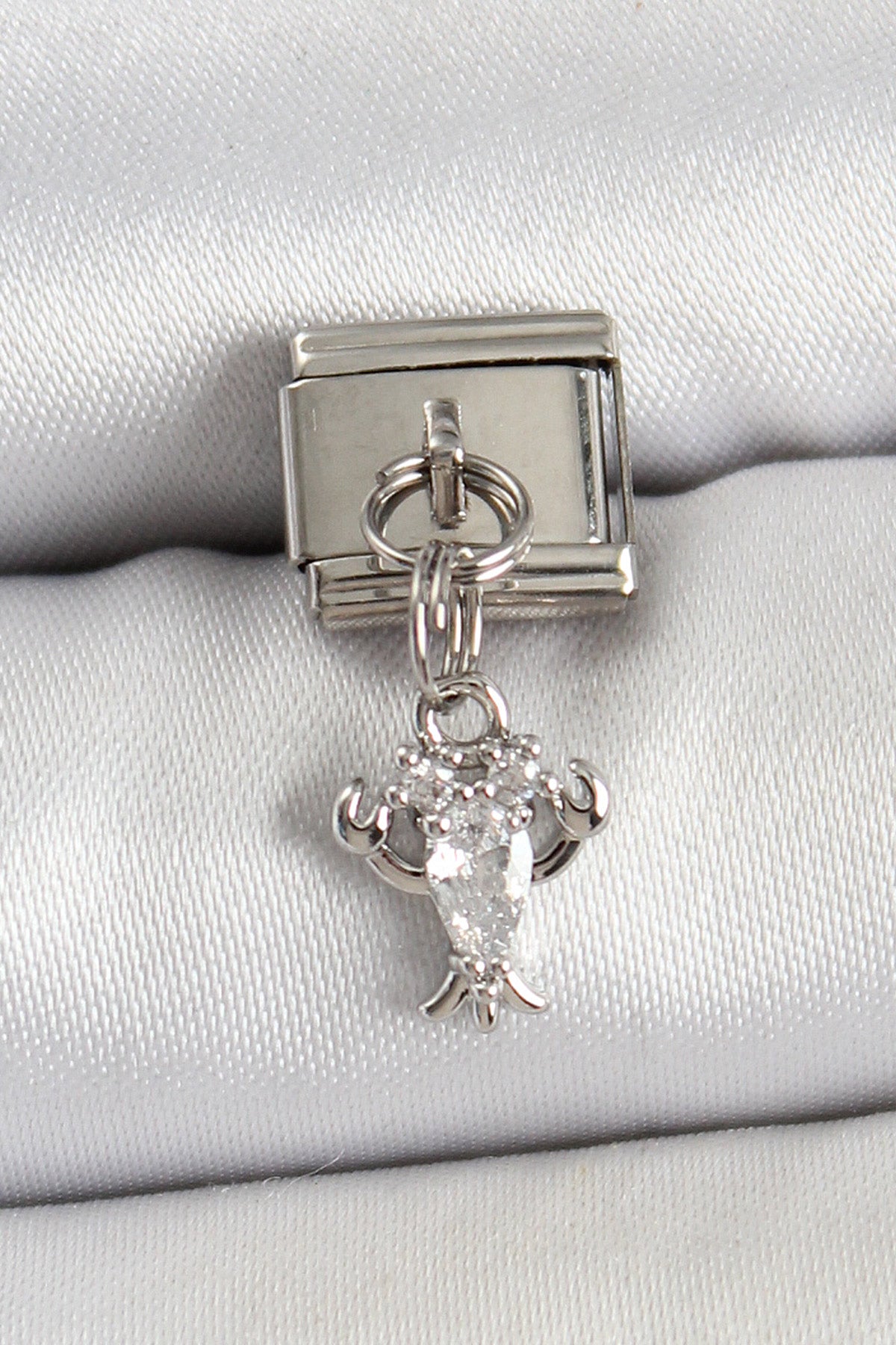 BC1449 - 316L Çelik Sallantılı Zirkon Taşlı Yengeç Model Gümüş Renk Nomination Charm