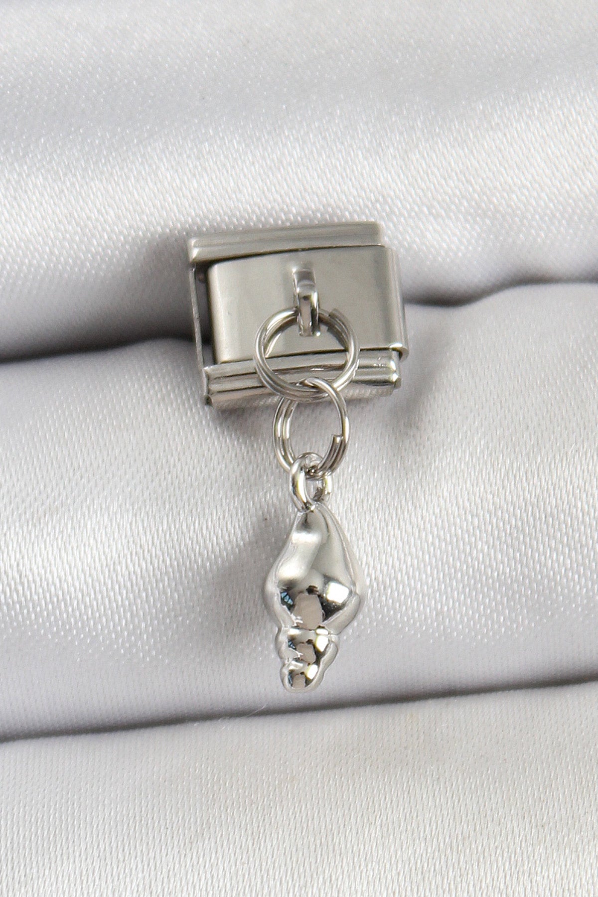 BC1452 - 316L Çelik Sallantılı Deniz Kabuğu Model Gümüş Renk Nomination Charm