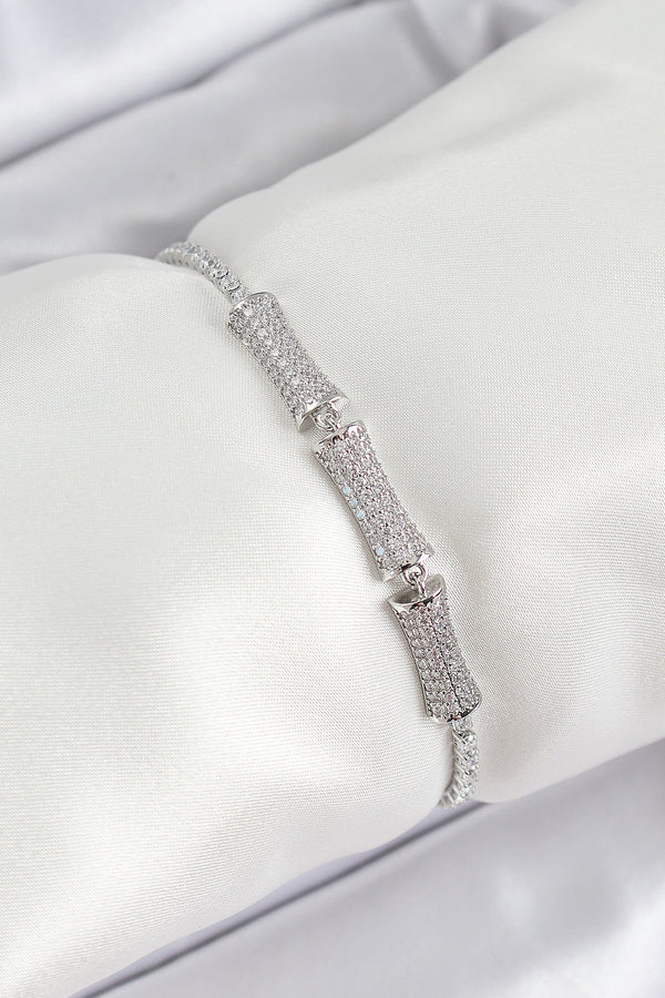 BB7071 - Pirinç Gümüş Renk Zirkon Taşlı Kemik Model Kadın Bileklik