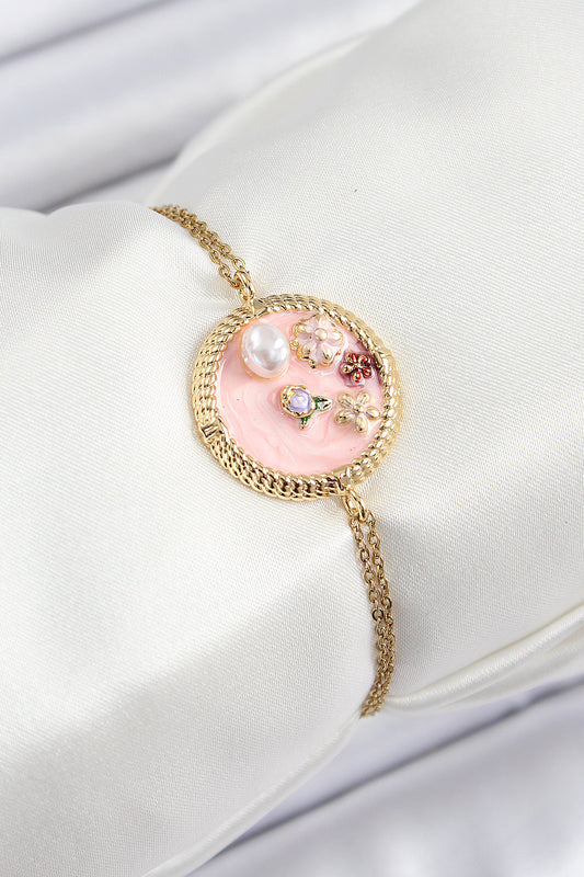 BB7229 - 316L Çelik Zincir Pembe Mineli Sanatsal Portre İnci Detaylı Çiçek Model Gold Renk Kadın Bileklik