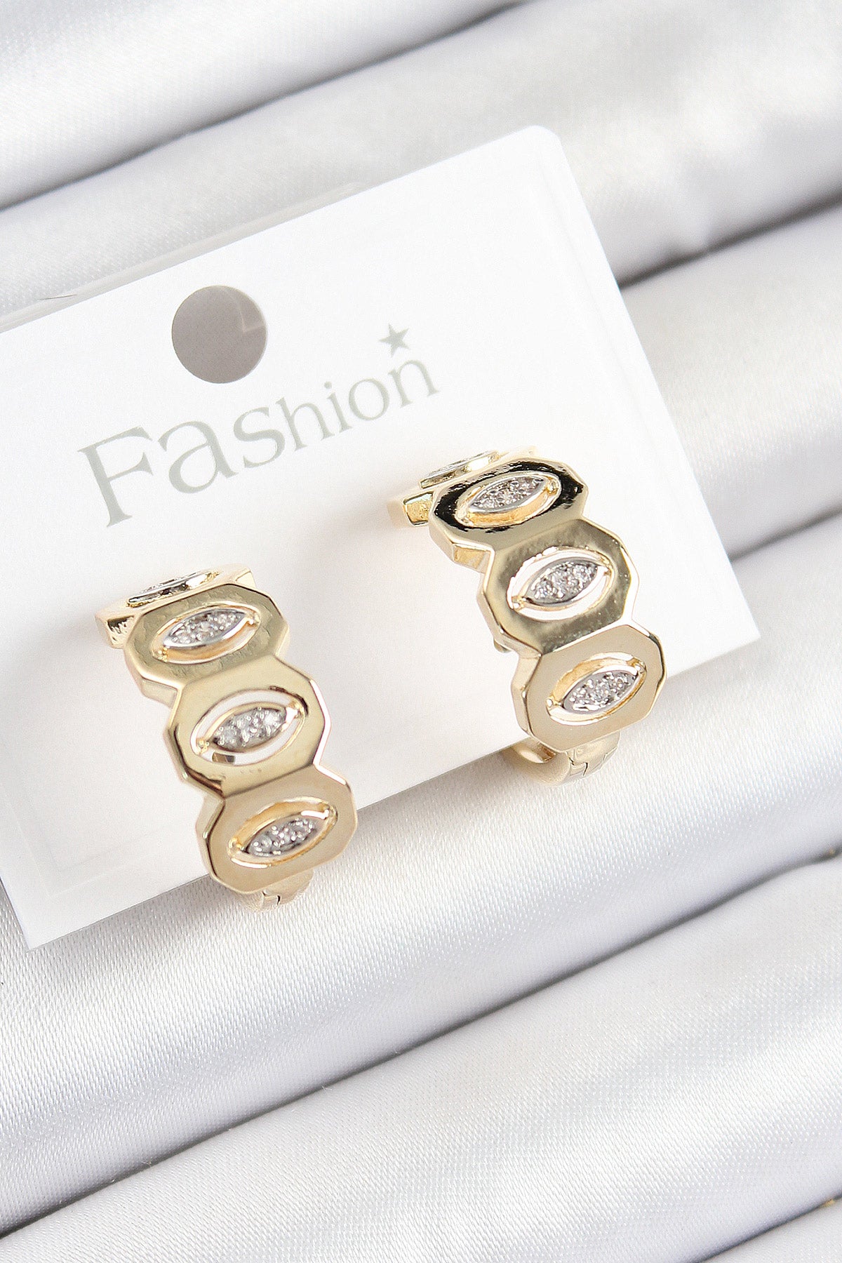 Pirinç Zirkon Taşlı Damla Figürlü Halka Model Gold Renk Kadın Küpe - BKP10784