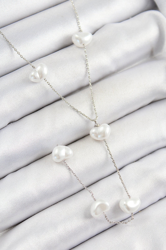 BKO10336 - Pirinç İncili Kalp Figürlü Y Model Gümüş Renk Kadın Kolye