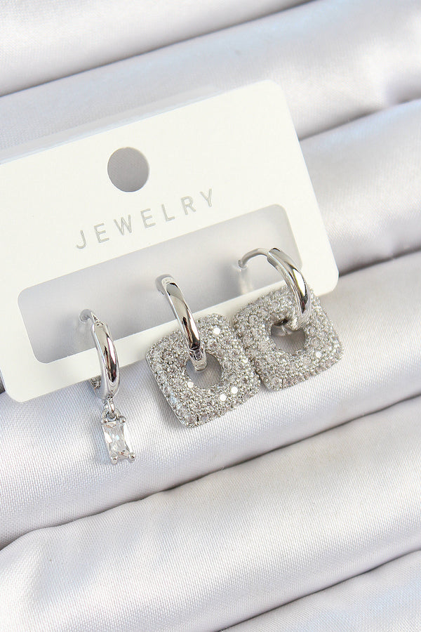 BKP10806 - Pirinç Zirkon Taşlı Kare Model Gümüş Renk 3'lü Çift Kadın Küpe Set