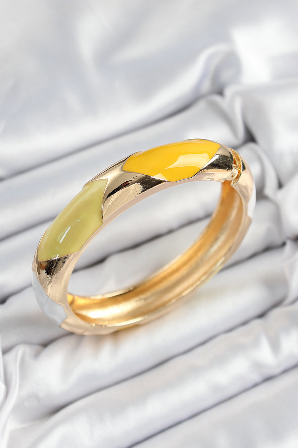 BB7328 - Pirinç Beyaz Yeşil Sarı Mineli Baklava Model Gold Renk Kadın Kelepçe