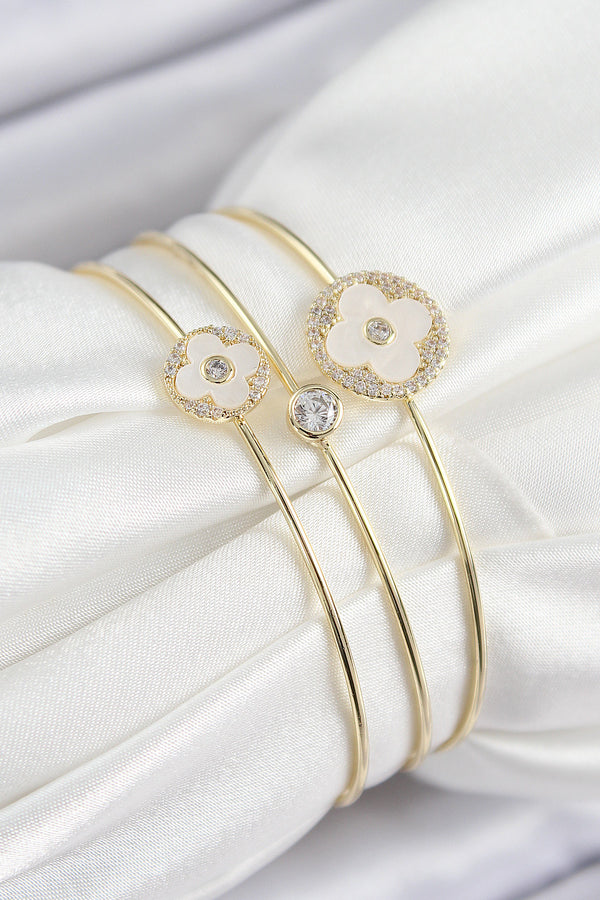 BB7336 - Pirinç Zirkon Taşlı Yonca Model Gold Renk Vip 3'lü Kadın Bileklik