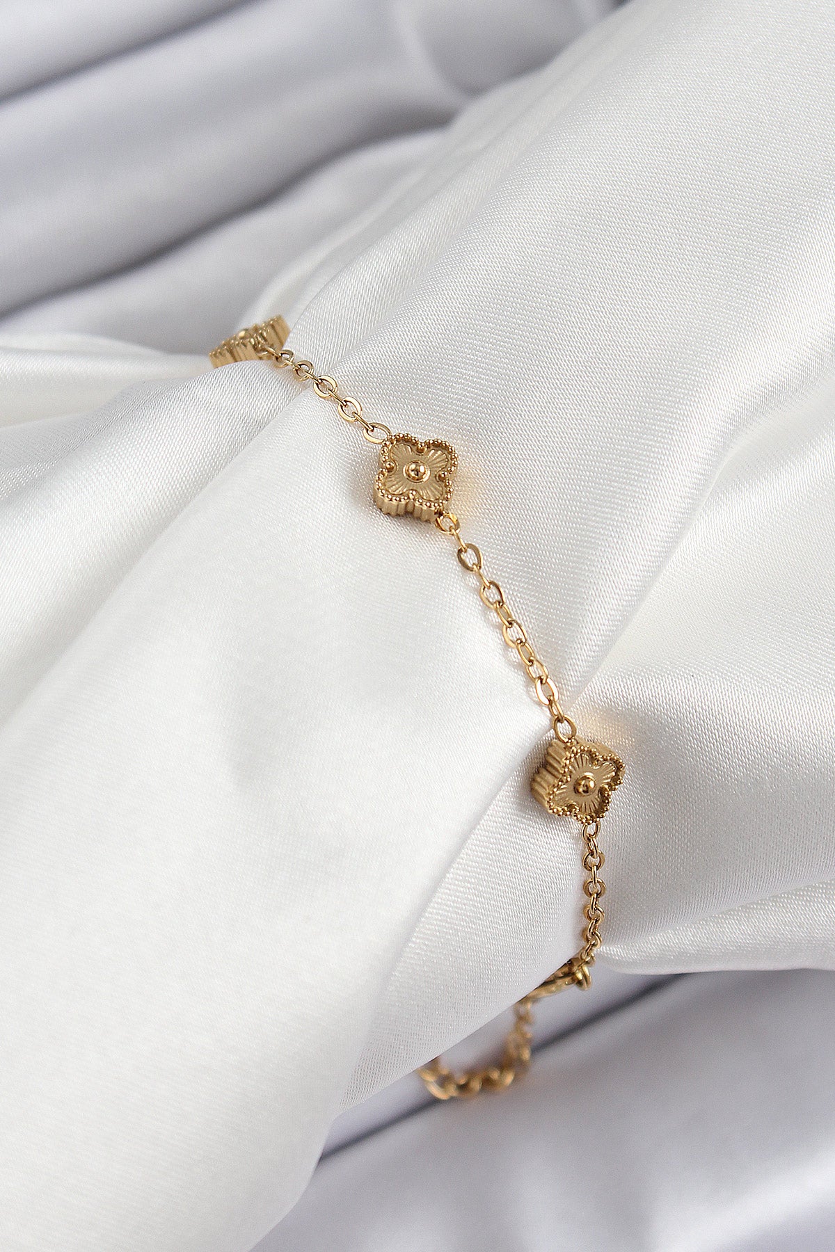 BB7363 - 316L Çelik Yonca Model Gold Renk Kadın Bileklik