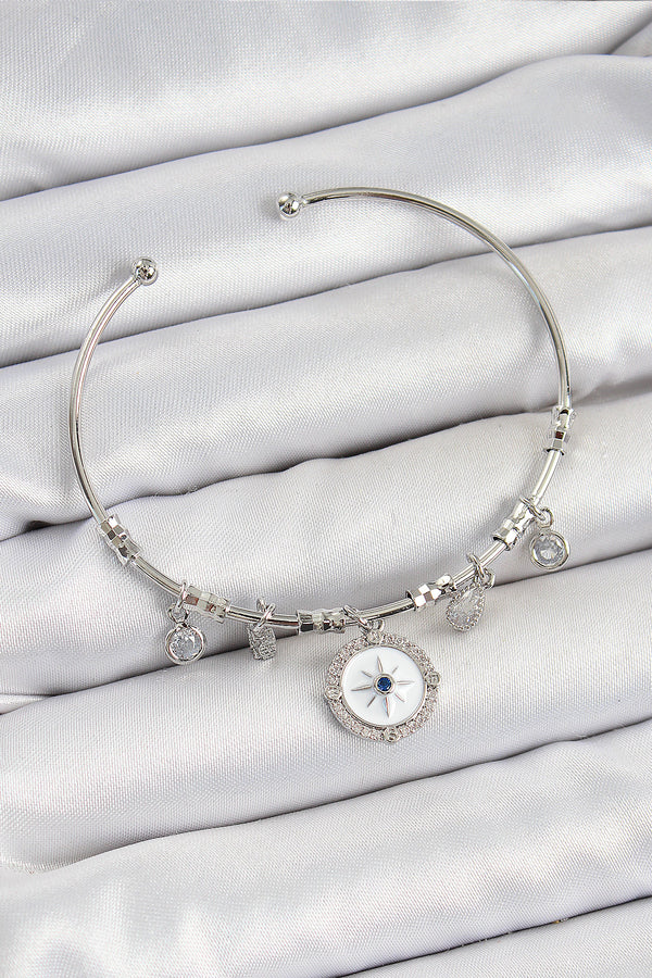 BB7349 - Pirinç Zirkon Taşlı Pusula Model Gümüş Renk Charm Bileklik