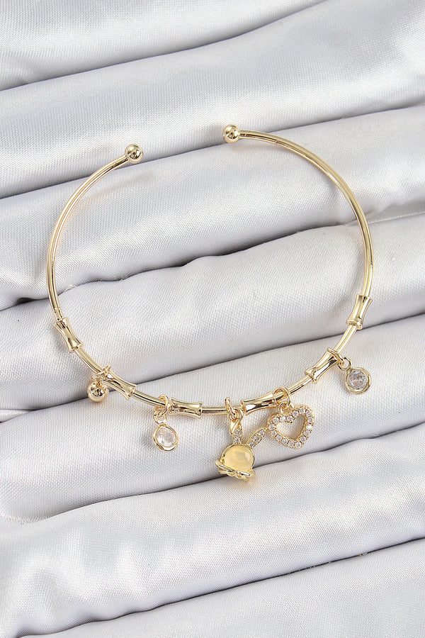 BB7357 - Pirinç Zirkon Taşlı Tavşan Ve Kalp Model Gold Renk Charm Bileklik