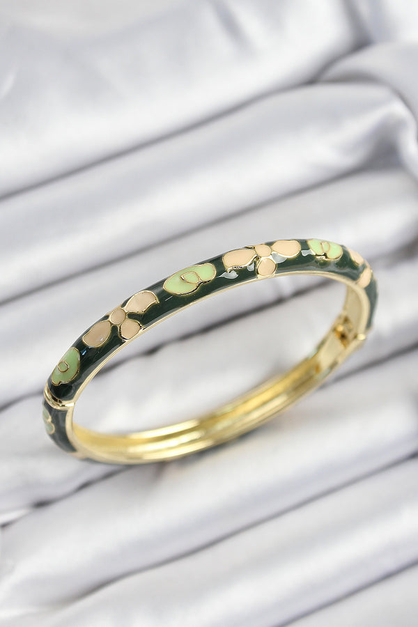 BB7400 - Mineli Pirinç Krem Ve Yeşil Çiçek Motifli Gold Renk Kadın Kelepçe