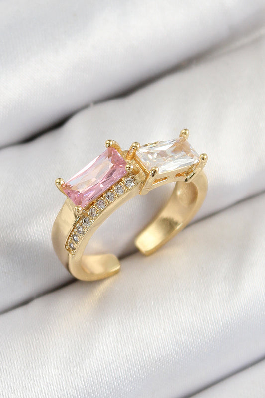 BYK3797 - Pirinç Zirkon Taşlı Dikdörtgen Model Gold Renk Kadın Yüzük