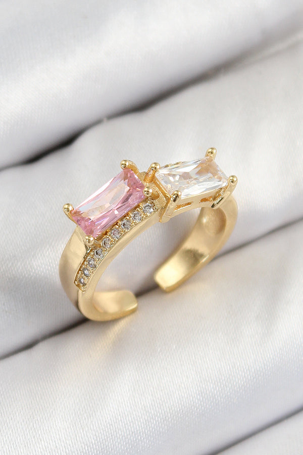 BYK3797 - Pirinç Zirkon Taşlı Dikdörtgen Model Gold Renk Kadın Yüzük