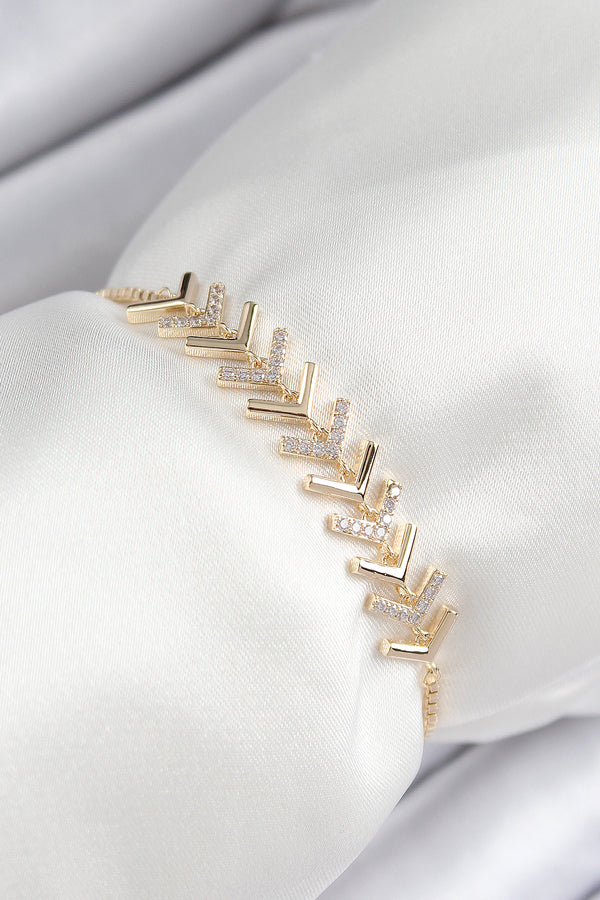 BB7457 - Pirinç Zirkon Taşlı Sıralı Ok Model Gold Renk Asansörlü Kadın Bileklik