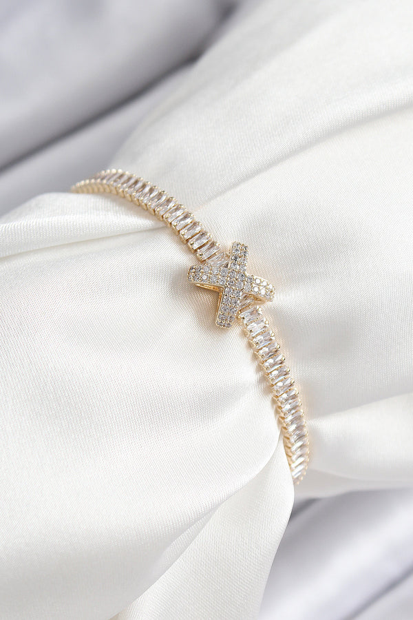 BB7468 - Pirinç Zirkon Taşlı X Detaylı Su Yolu Model Gold Renk Asansörlü Kadın Bileklik