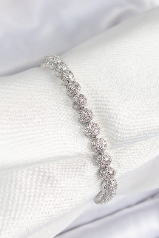 BB7507 - Pirinç Zirkon Taşlı Yarım Topcuk Model Gümüş Renk VIP Seri Kadın Bileklik