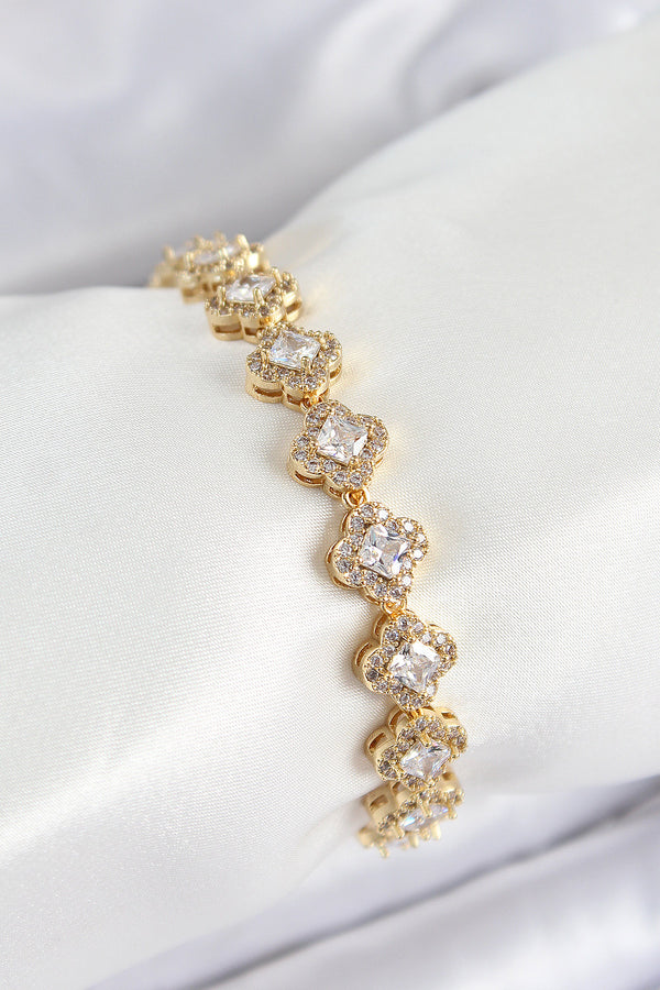 BB7510 - Pirinç Zirkon Taşlı Yonca Baget Model Gold Renk VIP Seri Kadın Bileklik