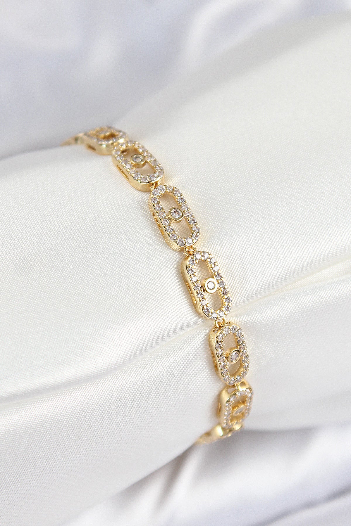 Pirinç Zirkon Taşlı Messika Model Gold Renk VIP Seri Kadın Bileklik - BB7517