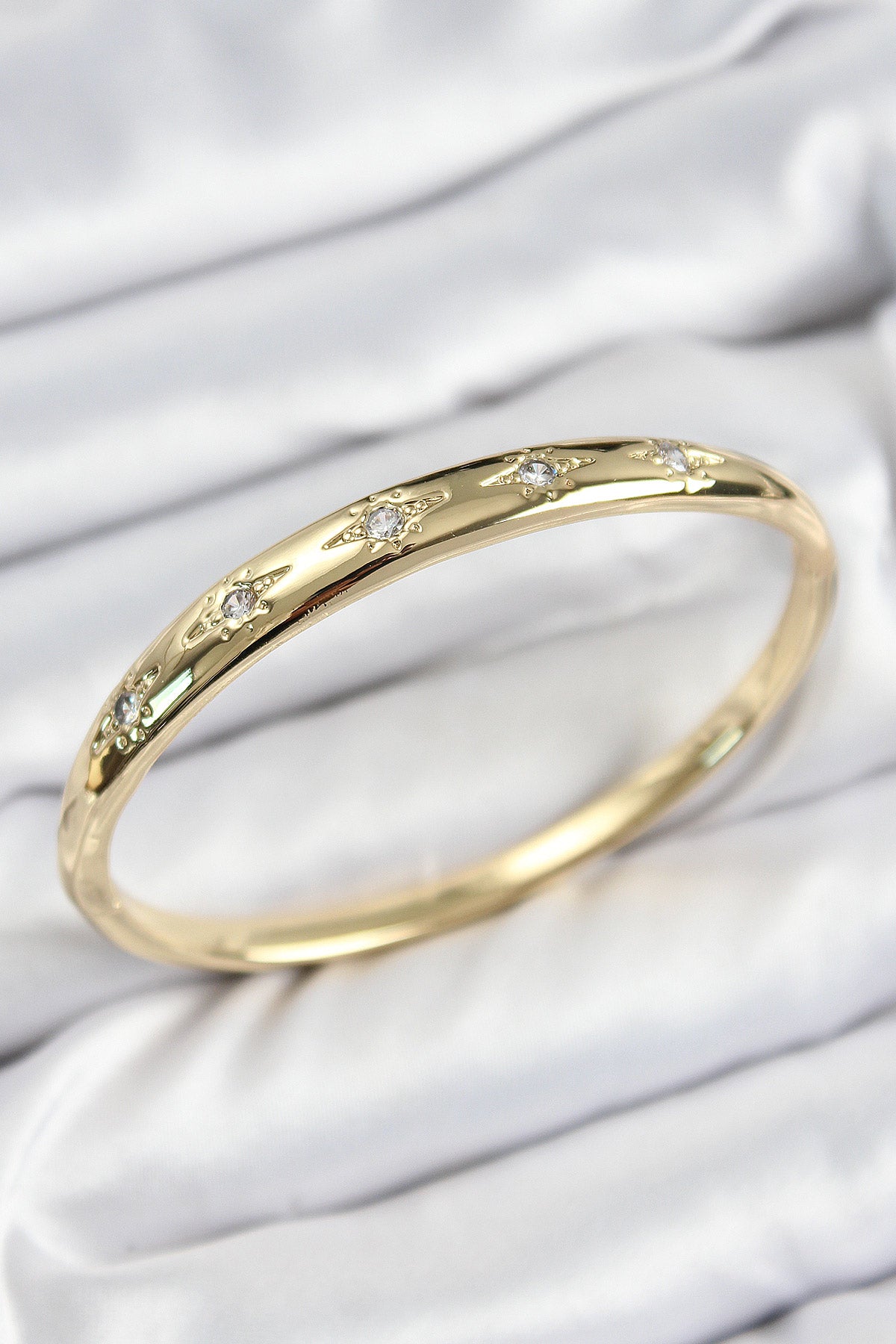 Pirinç Zirkon Taşlı Kutup Yıldızı Model Gold Renk Kadın Kelepçe - BB7570