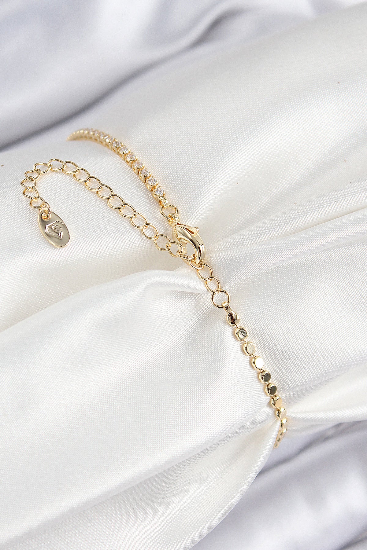 BB7589 - Pirinç Zirkon Taşlı Damla Model Ezme Zincir Gold Renk Kadın Bileklik