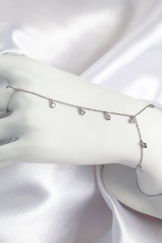 SN696 - Pirinç Zirkon Taşlı Sallantılı Model Gümüş Renk Kadın Şahmeran