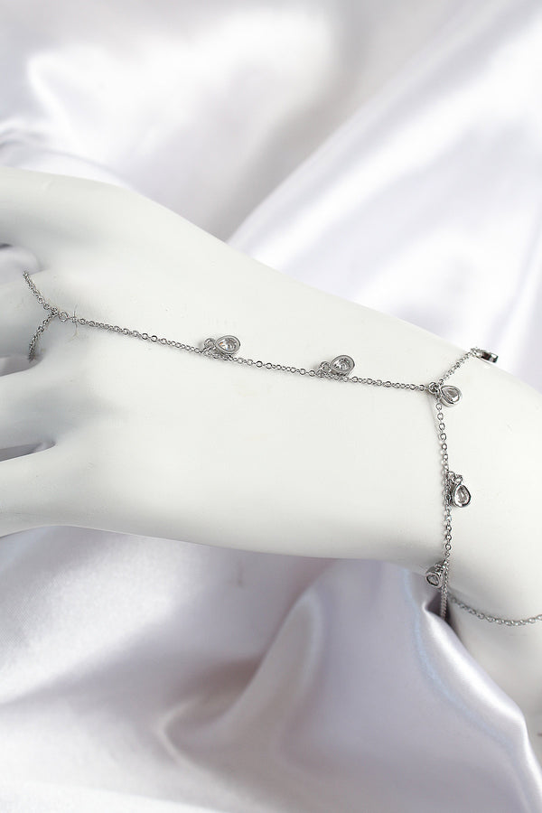 SN704 - Pirinç Zirkon Taşlı Sallantılı Damla Model Gümüş Renk Kadın Şahmeran