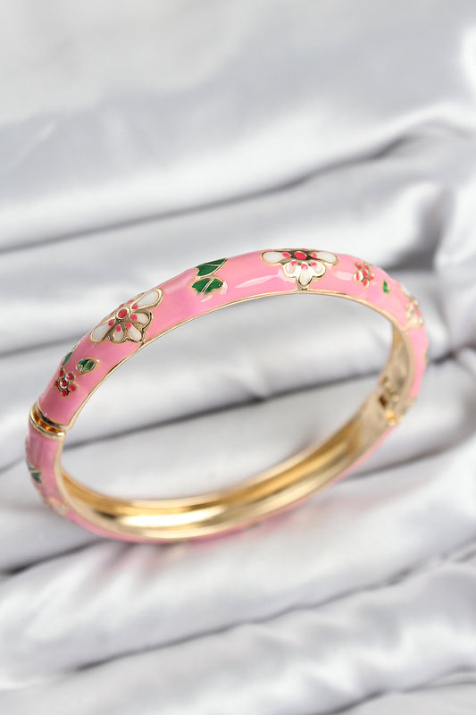 Mineli Pirinç Pembe Çiçek Motifli Gold Kadın Kelepçe - BB7617