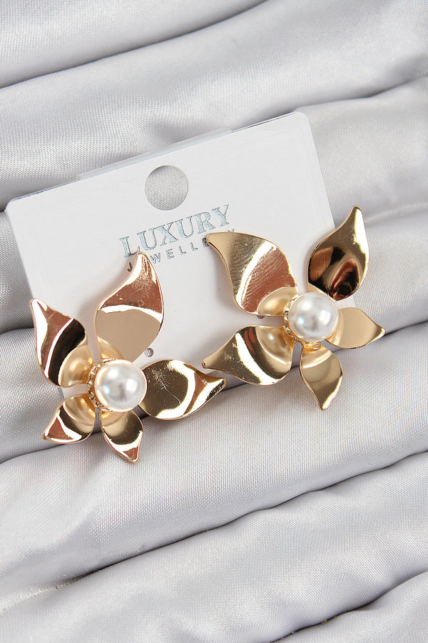 BKP11031 - Pirinç İnci Detaylı Çiçek Model Gold Renk Kadın Küpe