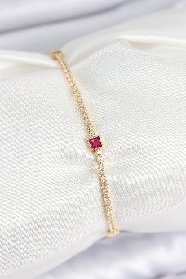 BB7660 - Pirinç Zirkon Taşlı Kare Model Gold Renk Kadın Bilekilk