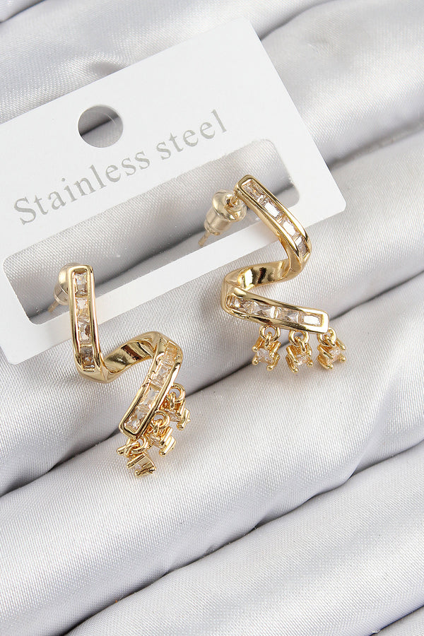 BKP11112 - Pirinç Zirkon Taşlı Kıvrımlı Model Gold Renk Kadın Küpe