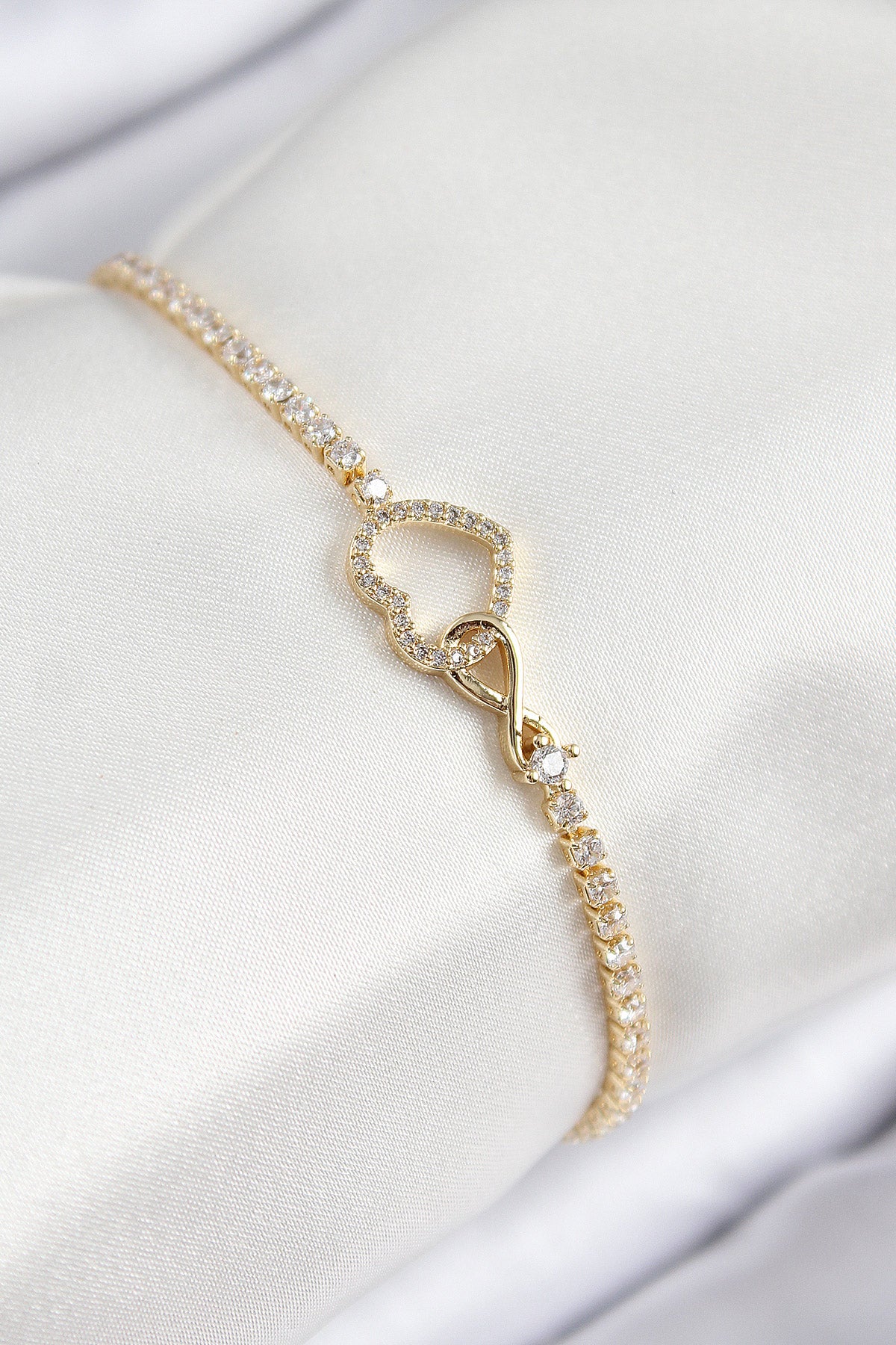 Pirinç Zirkon Taşlı Sonsuzluk Kalp Model Gold Renk Kadın Bileklik - BB7693